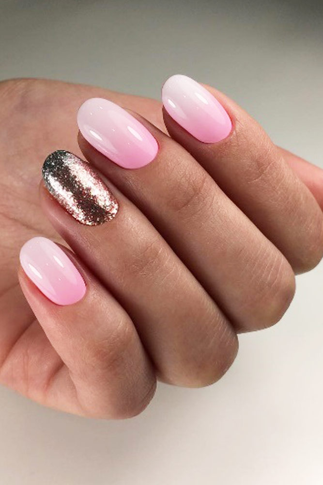 Pink And White Ombre Design For Round Shaped Nails #pinkwhiteombre #glitterombre