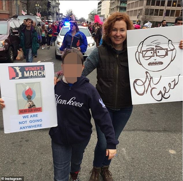 Mynett was 25 and Beth, at the time his live-in-girlfriend, was 42 when she had their son in February 2006. They continued to live together, but in 2012 Beth