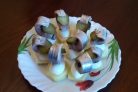 Канапе с сельдью и яйцами