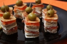 Канапе из блинов на шпажках