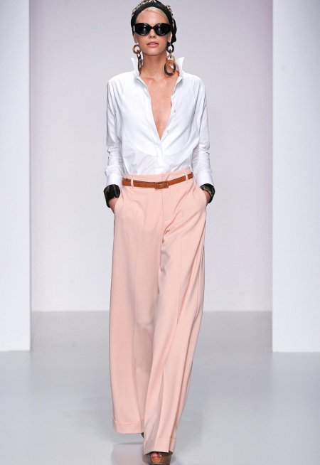 Стильные женские блузки 2020 - фото модных моделей и сочетаний