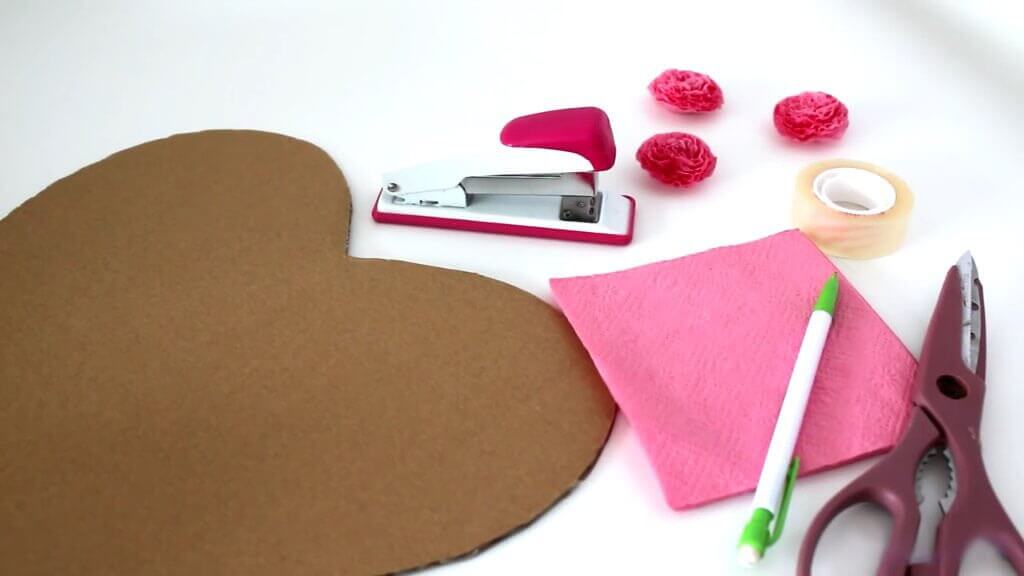 Сердце из картона и бумажных салфеток для свадьбы (мастер-класс)